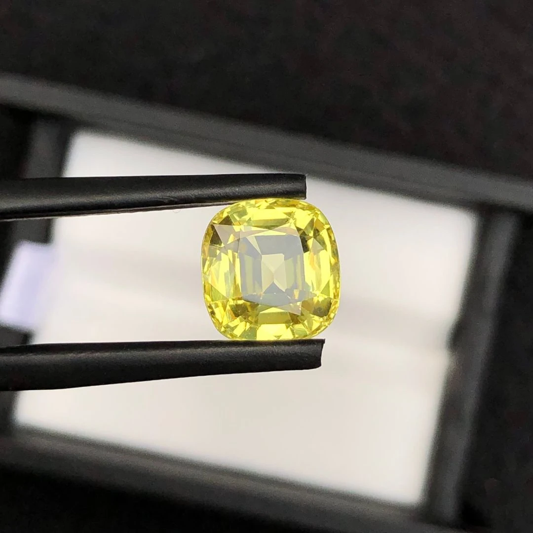 4.27 ct Natural Vivid Yellow Sapphire Cushion Shape Loose Gemstone — view 8